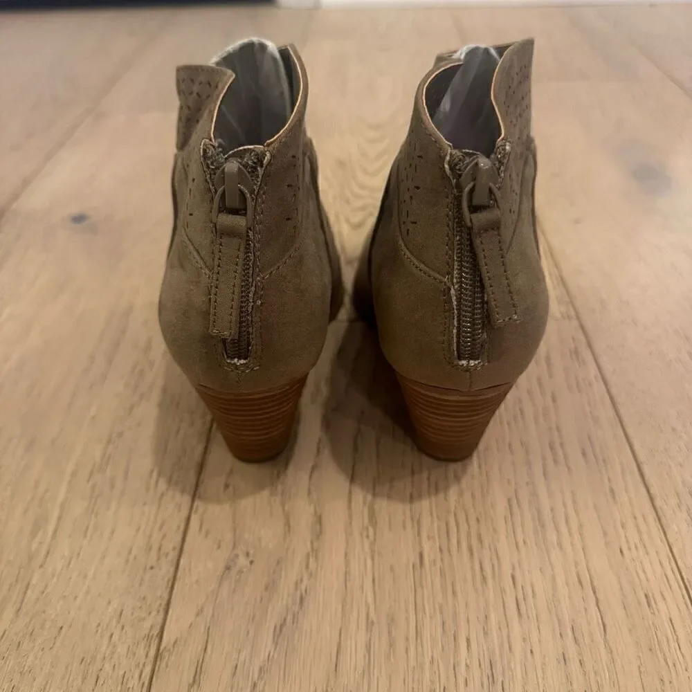 Red and Violet Jackson Lazer Cut Topline Booties tan taupe Size US size 6.5